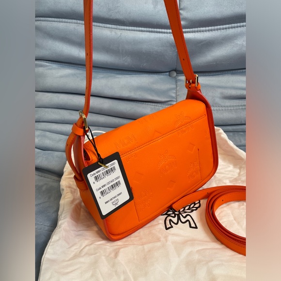 Mcm AREN FLAP HOBO BAG IN EMBOSSED MONOGRAM LEATHER - Picture 4 of 11